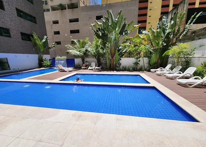 Lindo Flat Capitania Varam , WI FI , 2 aparelhos de ar condicionado , serviço de praia , enorme sacada com vista ao mar e telas de proteção para as crianças , 3 piscinas Guarujá